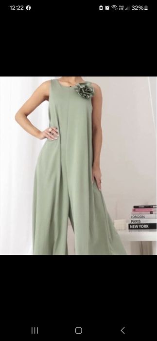 Luźny  Kombinezon sukienka z kieszeniami.