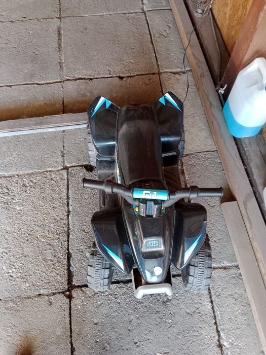 Quad dziecięcy na akumulator