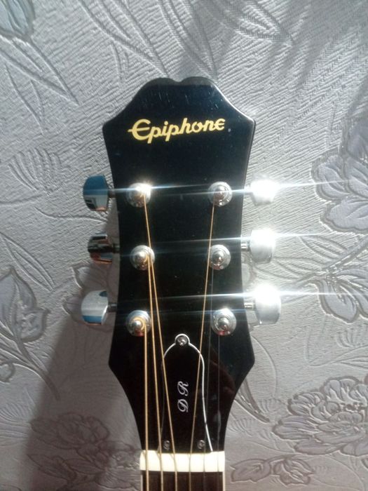 Продам акустичну гітару Epiphone DR-100 EB.