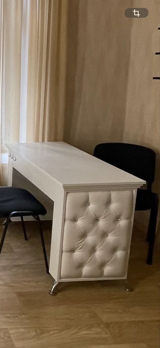 Маникюрный стол