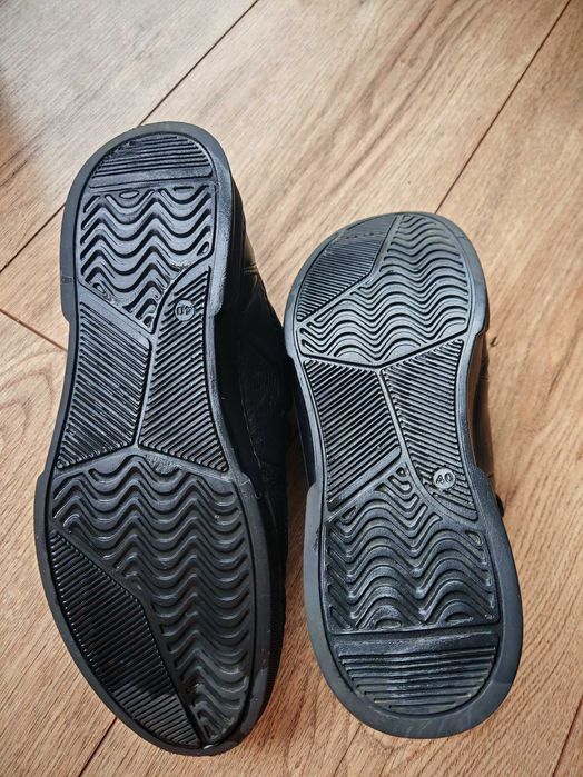 Skórzane sneakersy Rondo czarne — stan bardzo dobry
