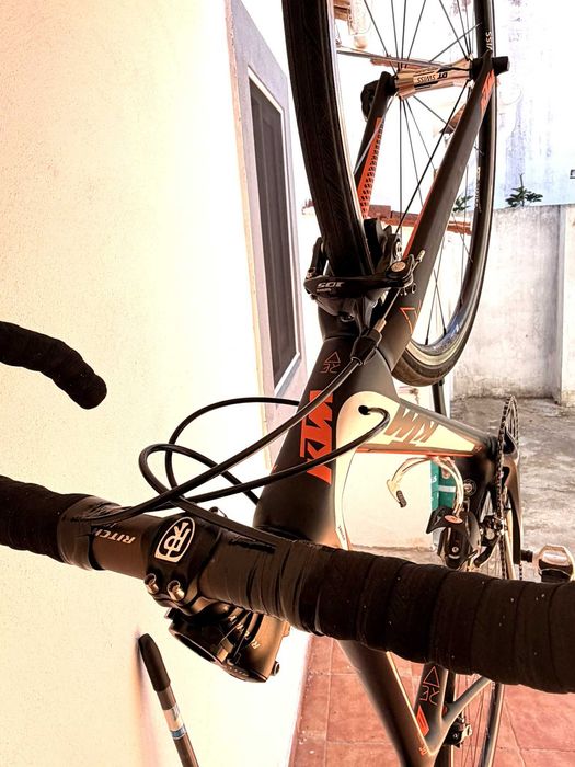 Bicicleta estrada KTM Revelator , em  full carbono