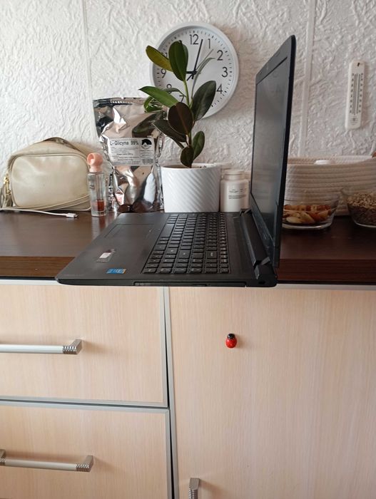 sprzedam lenovo idepad 15lby procesor 4rdzenie intel pentium cpu n3540,2,16ghz,2,16ghz,okazja cena 230zl