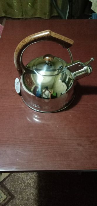 Продам чайник со свистком.