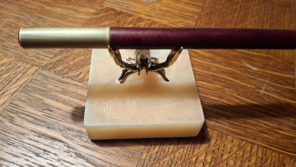 Pióro wieczne z onyksową podstawką