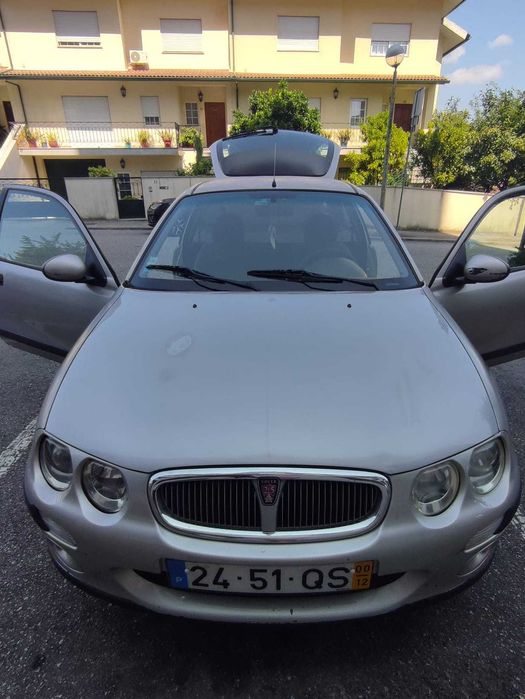Carro Rover 25 do ano de 2000.