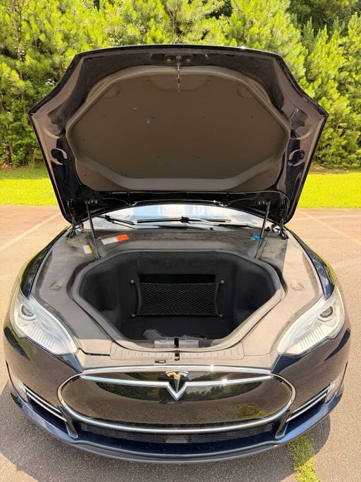 Tesla Model S      2015