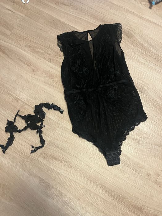 Body koronkowe i pas do ponczoch