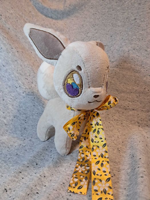 Ręcznie szyty pluszak liska handmade — unikatowa maskotka