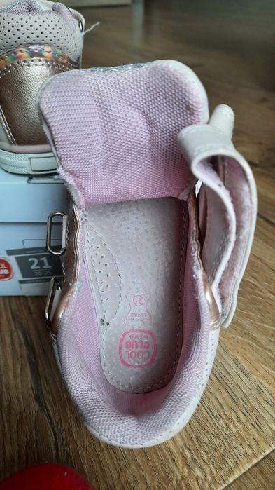 Buty dla dziewczynki r. 21