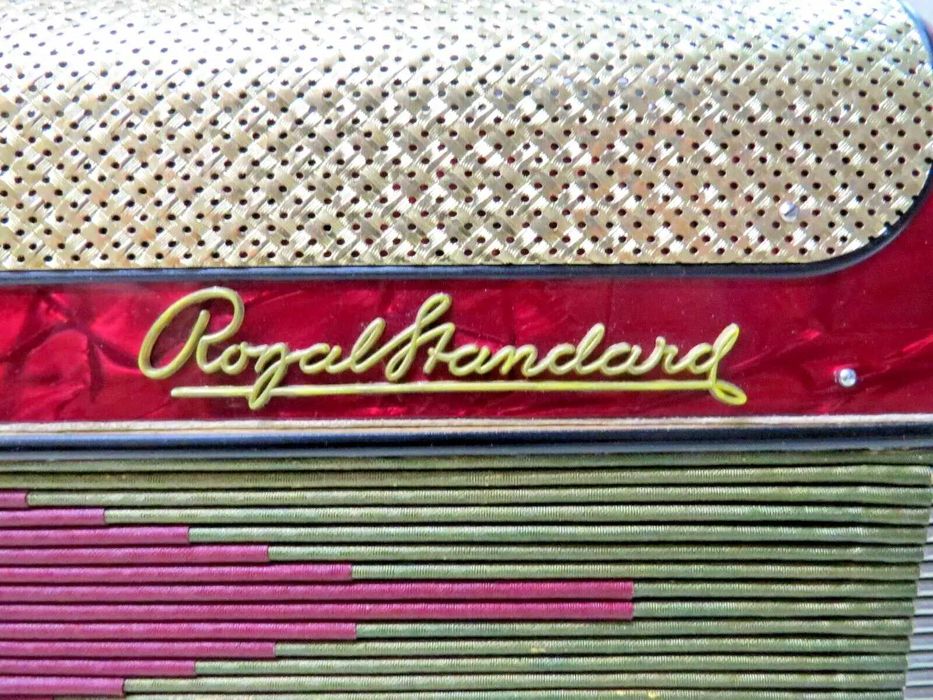 Acordeão Royal Standard à Terceira Voz com 96 Baixos - Acordeon