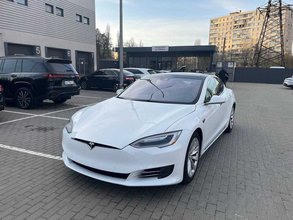 Оренда Tesla Model S Rest рест подобово помісячно