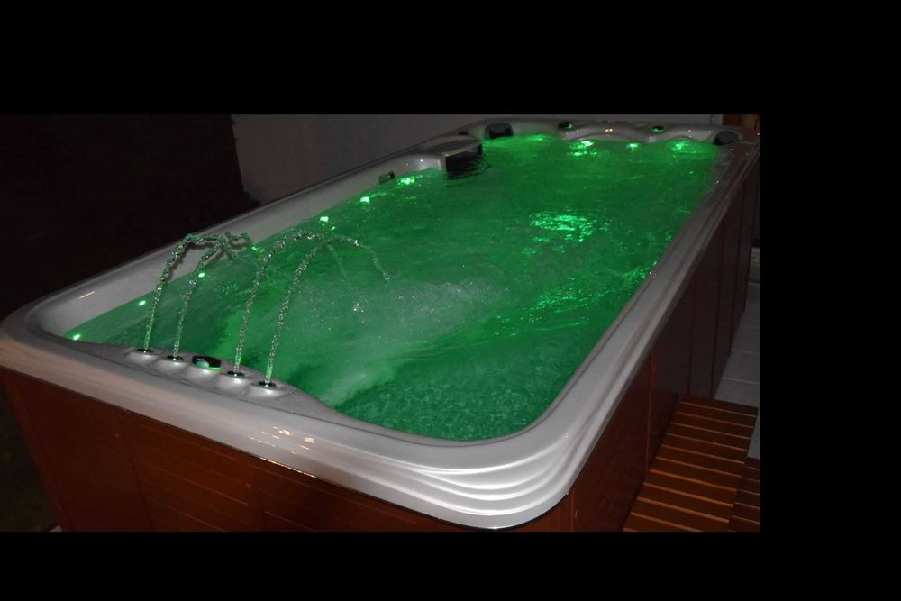 Basen spa z przeciwprądami + wanna z hydromasażem KORSYKA