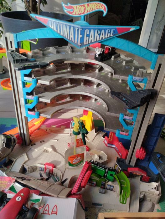 Hot wheels ultimate garage