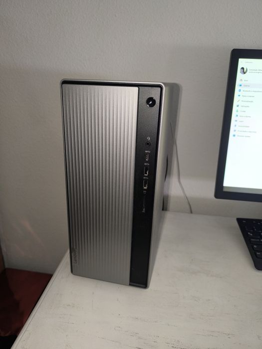Torre LENOVO Ryzen 5 8Gb Ram + Monitor LG