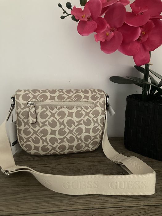 Nowa nerka crossbody Guess