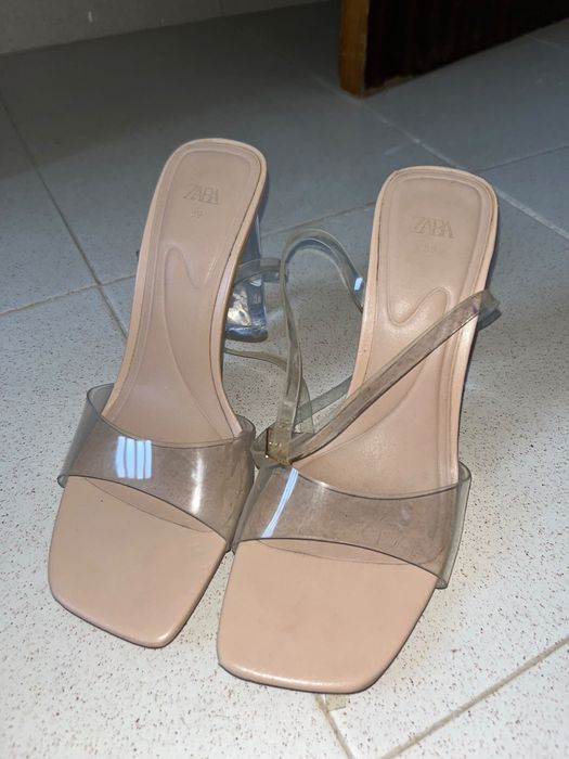 Sapatos altos transparente da Zara