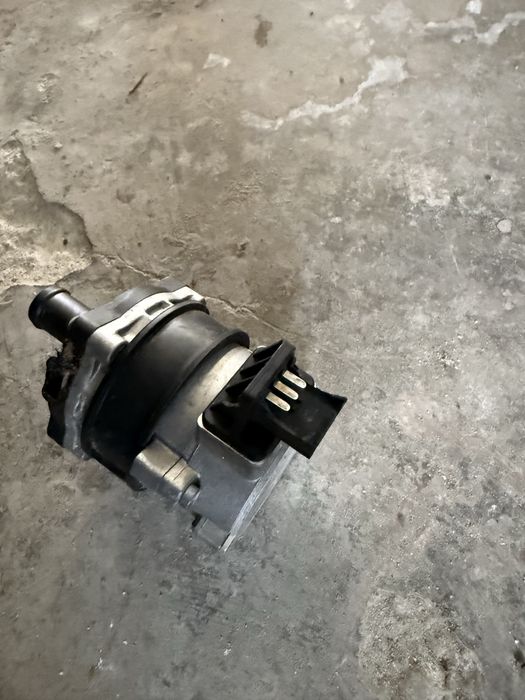 Audi Q8 e-tron помпа 4KE965567B