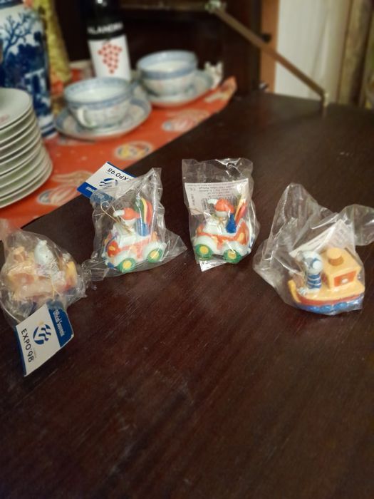 Miniature Figures of Gil from the Expo64585110479490123