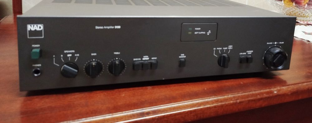 Amplificador integrado NAD 3130