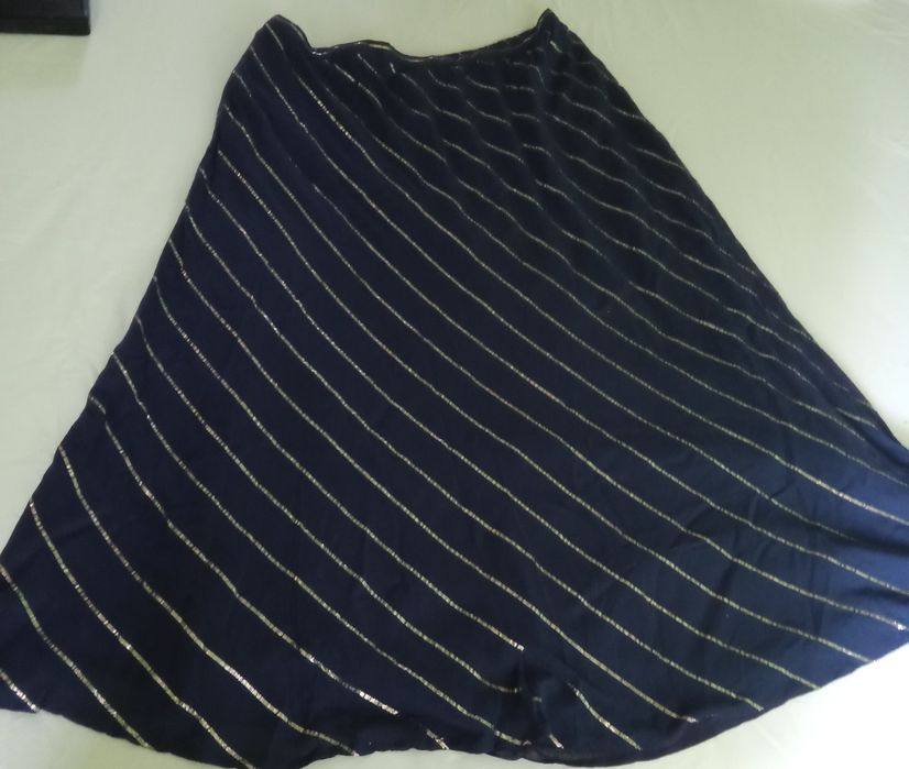Długa spódnica ze złotymi paskami r. ok.48-50