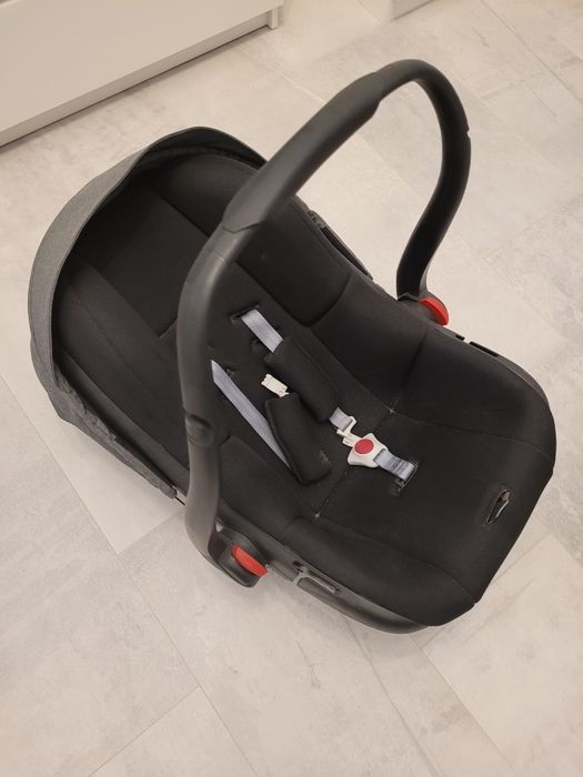 Nosidełko z możliwością wpięcia do wózka