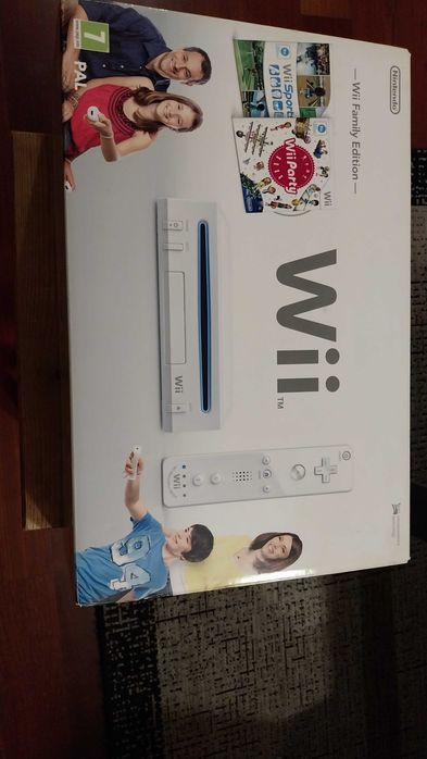 Nintendo Wii Family Box – Box Only / Accessories / Two Games64283925405314122