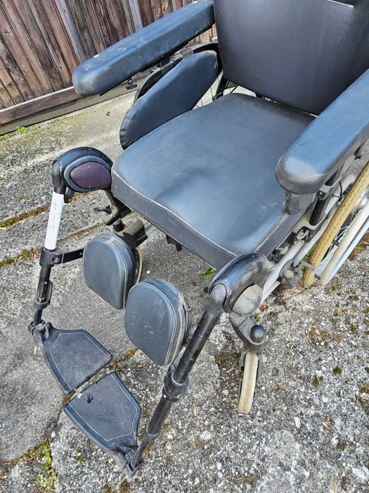 Wózek inwalidzki specjalny multipozycyjny