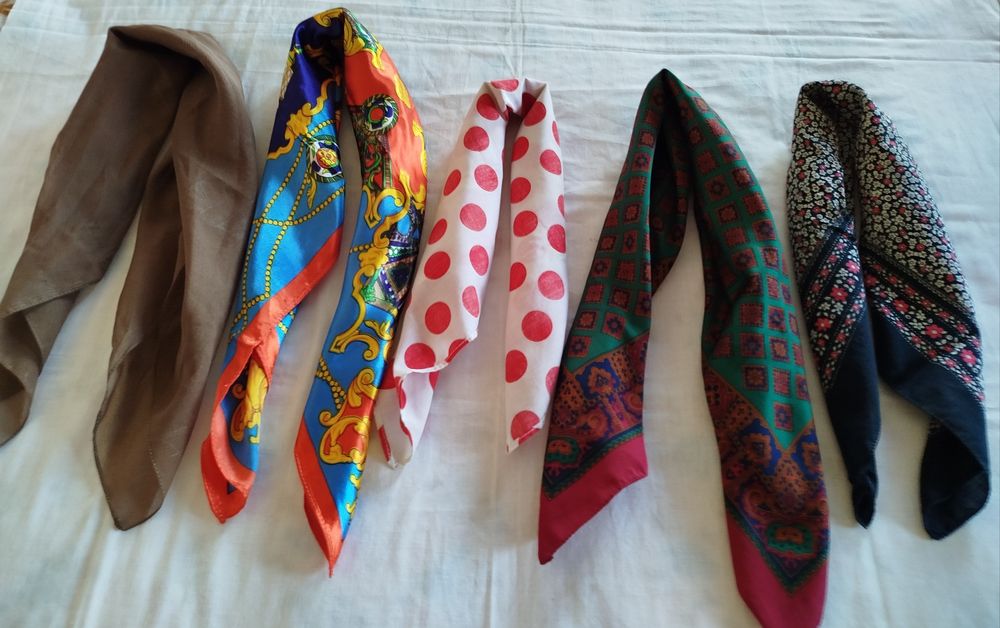 Vendo 5 lenços de várias cores