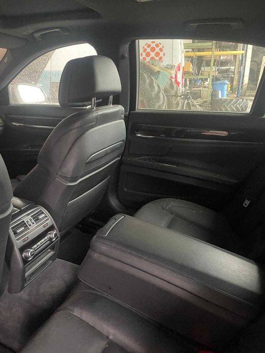 BMW 750D - 2013 " Acidentado