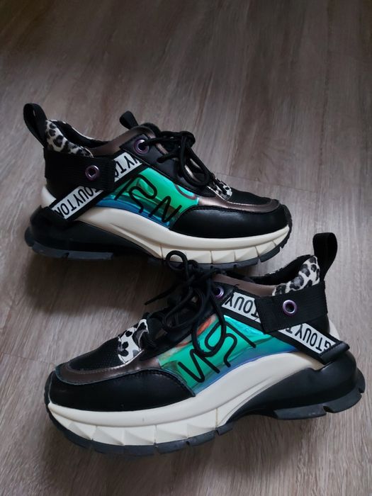 Кросівки модні підліткові!! Розмір 34-35, устілка 22 см..