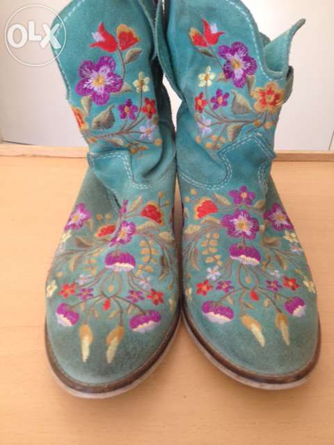 Bota/Botim de Senhora em Camurça e sola de Couro