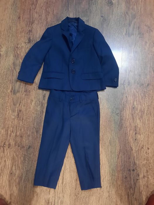 chłopięcy dwuczęściowy garniturek firmy KONIK