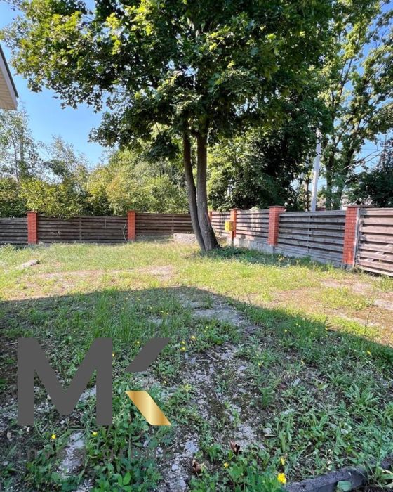 Двоповерховий будинок з видом на ліс у котеджному містечку