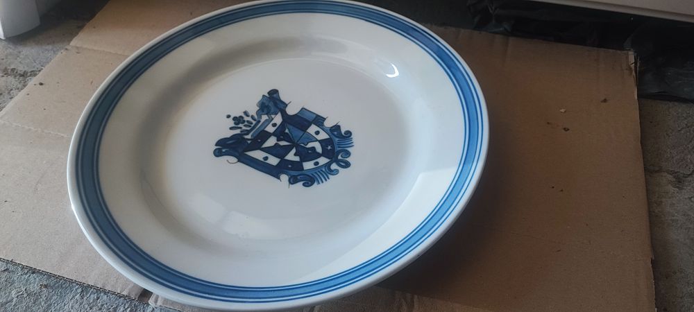 Prato pintado á mão.