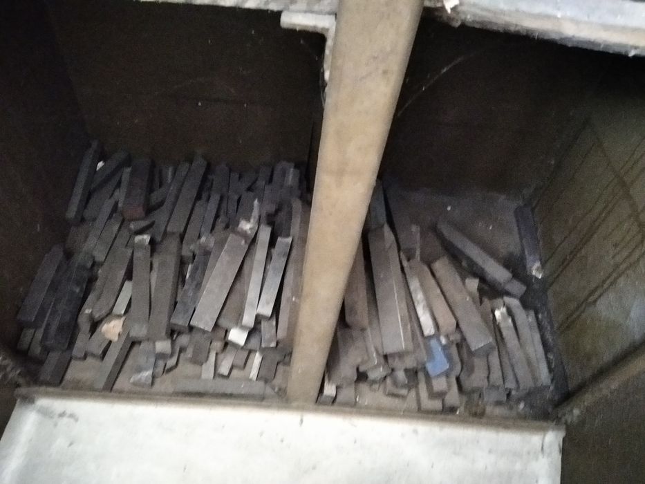 Sprzedam noze tokarskie, frezy, tanio