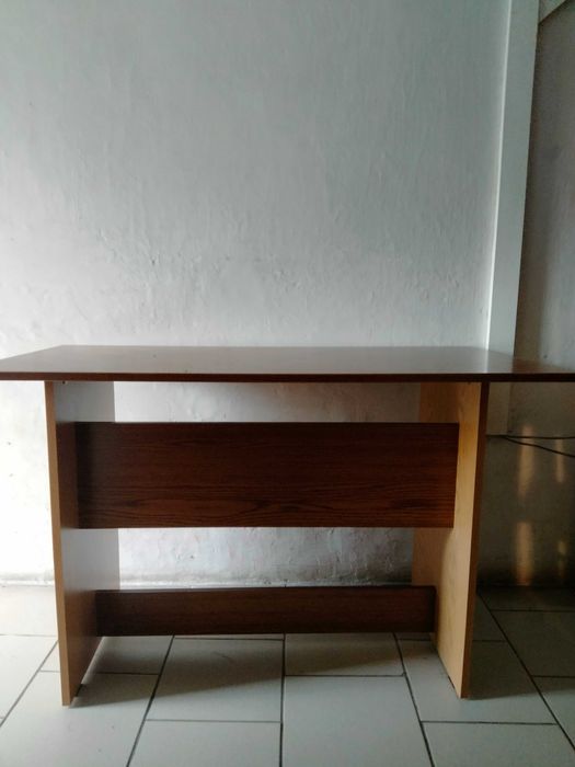 Biurko-stolik pod komputer