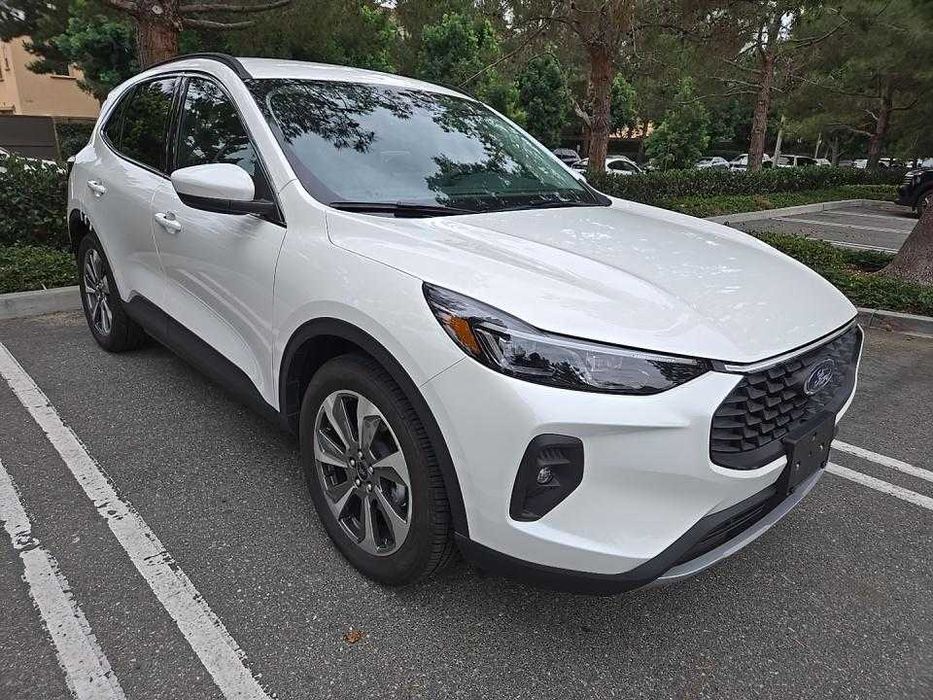 Ford Escape Hybrid Platinum 2025 — почти новый гибрид