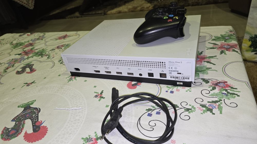 Xbox one s com comando