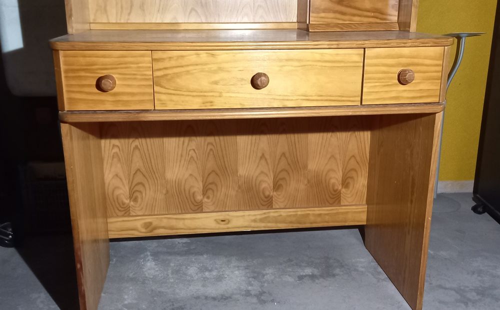 Secretária com Alçado em Pinho