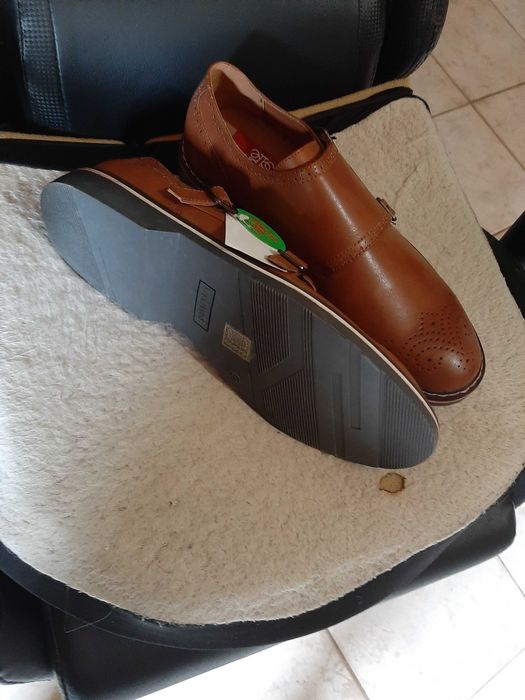 Sapatos nº42/3 novos.