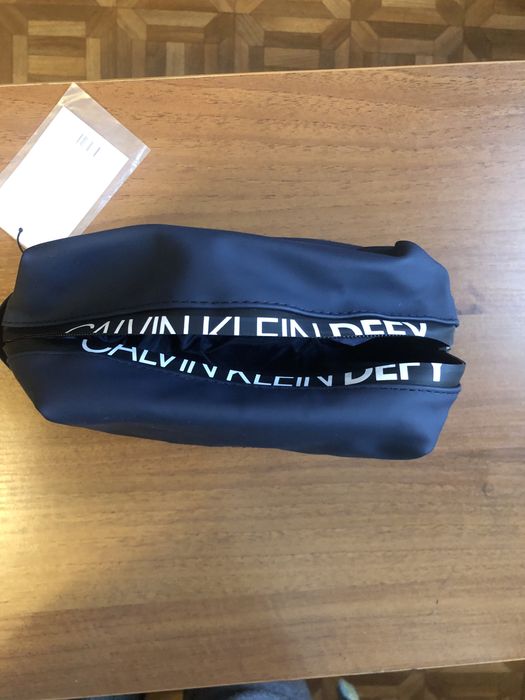 Косметичка cslvin klein DEFY