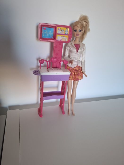 Barbie Médica e Mesa