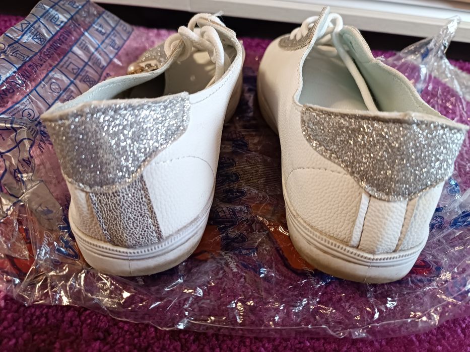 Продам кроссовки