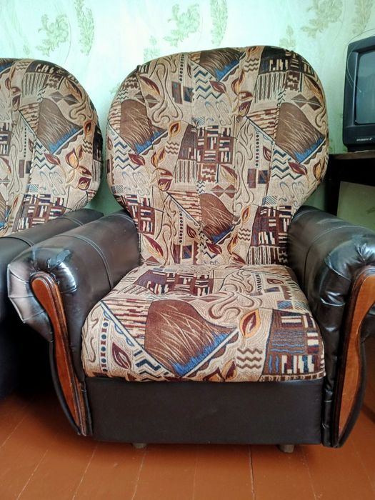 Крісла в нормальному стані