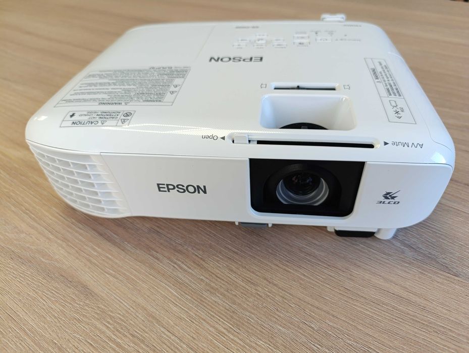 SPRZEDAM Projektor EPSON - full HD Stan jak nowy !