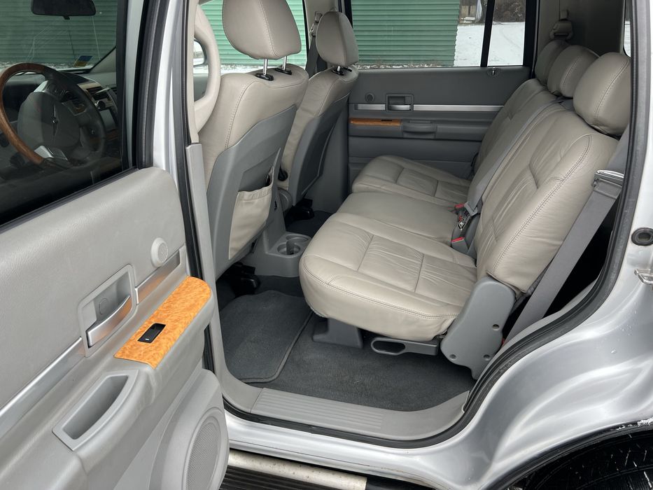 Chrysler Aspen рамный полный привод 8мест