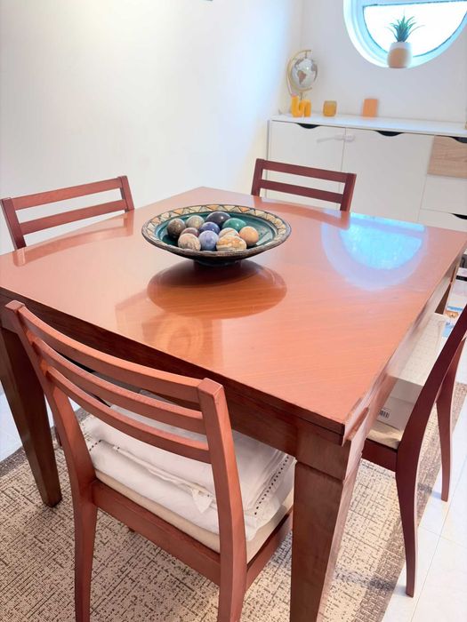 Mesa de Sala + 4 Cadeiras