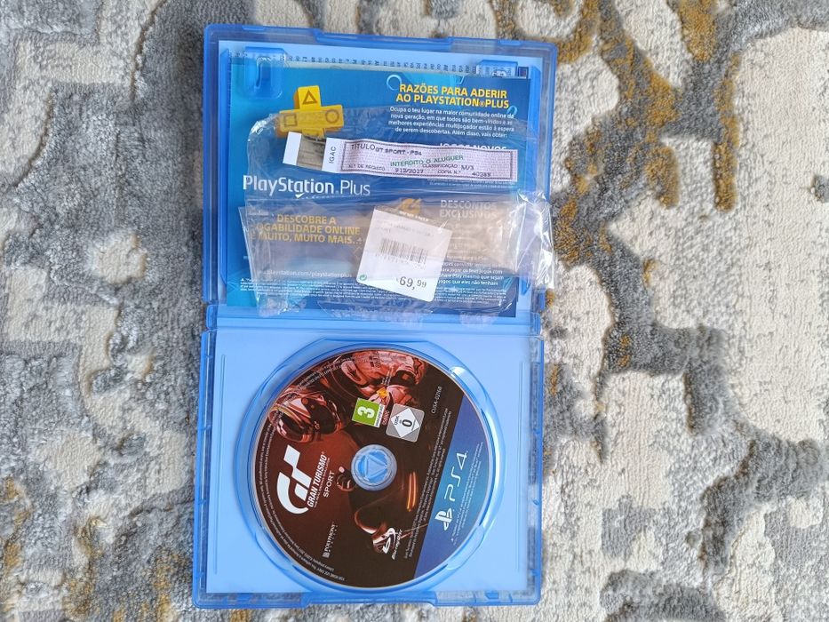 Playstation 4 in excellent condition with two controllers64309593041667122