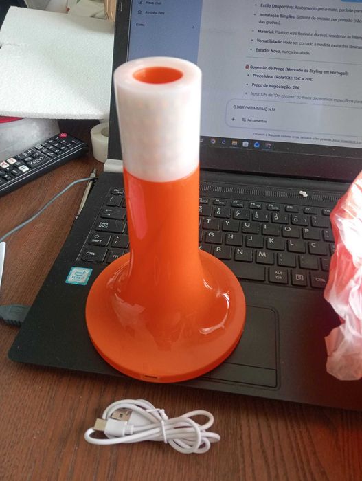 Candeeiro Black Hole Futurista – Edição 2024 – USB-C & Bateria